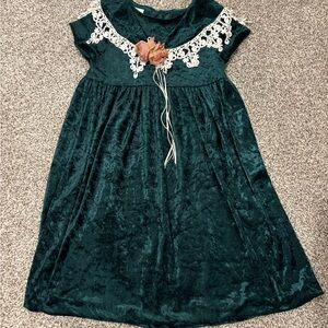 Vintage Green Velvet Kids Dress with Lace Detail